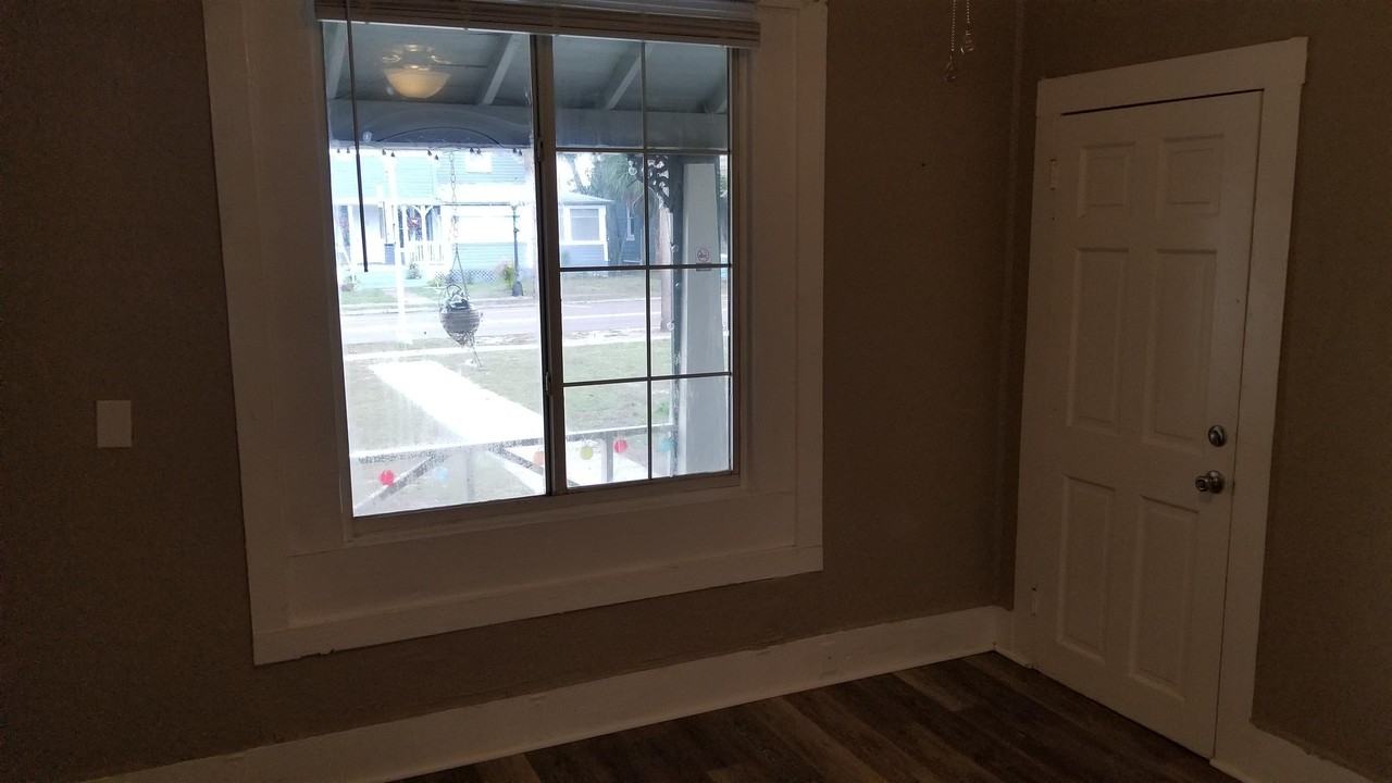 317 East Tarpon Avenue - Photo 6 of 50