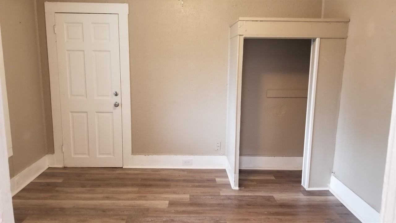 317 East Tarpon Avenue - Photo 7 of 50