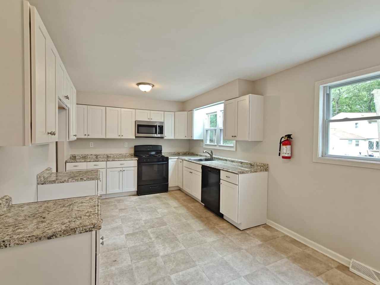 252 Terry Ln - Photo 6 of 25
