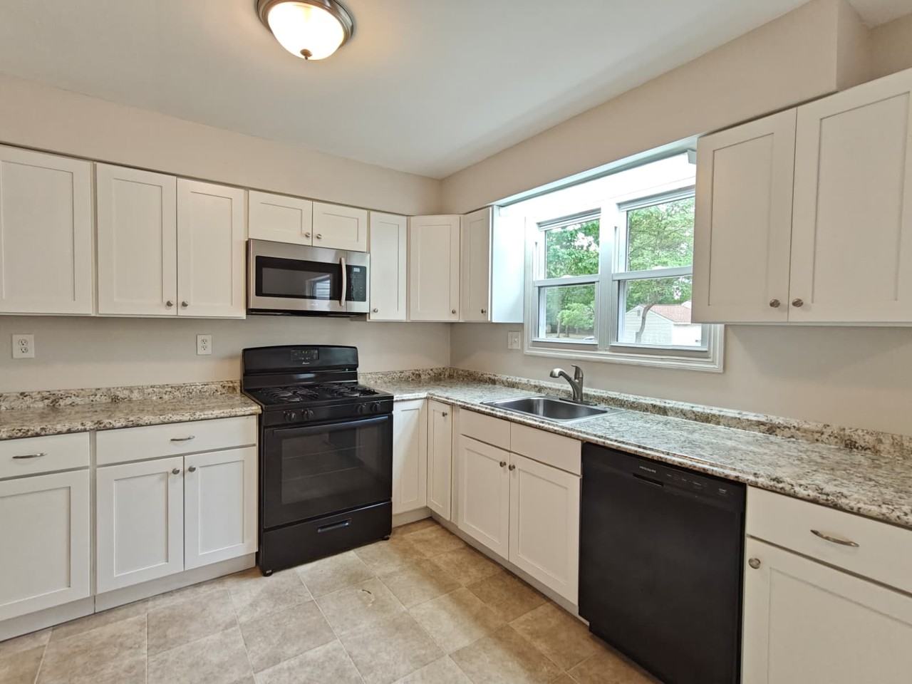 252 Terry Ln - Photo 7 of 25