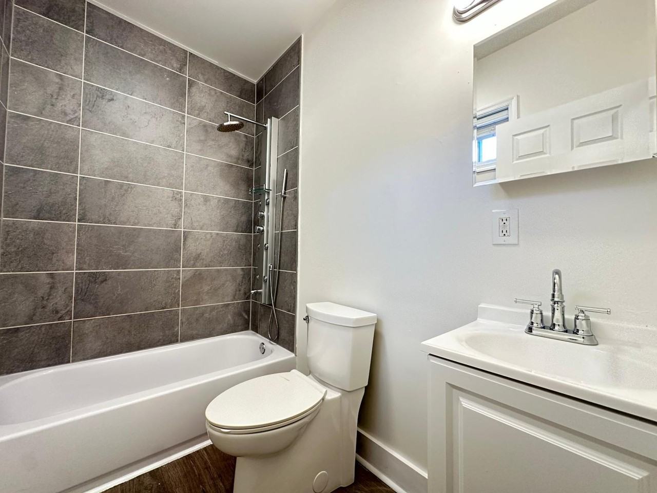 2407 W Harold St - Photo 4 of 9