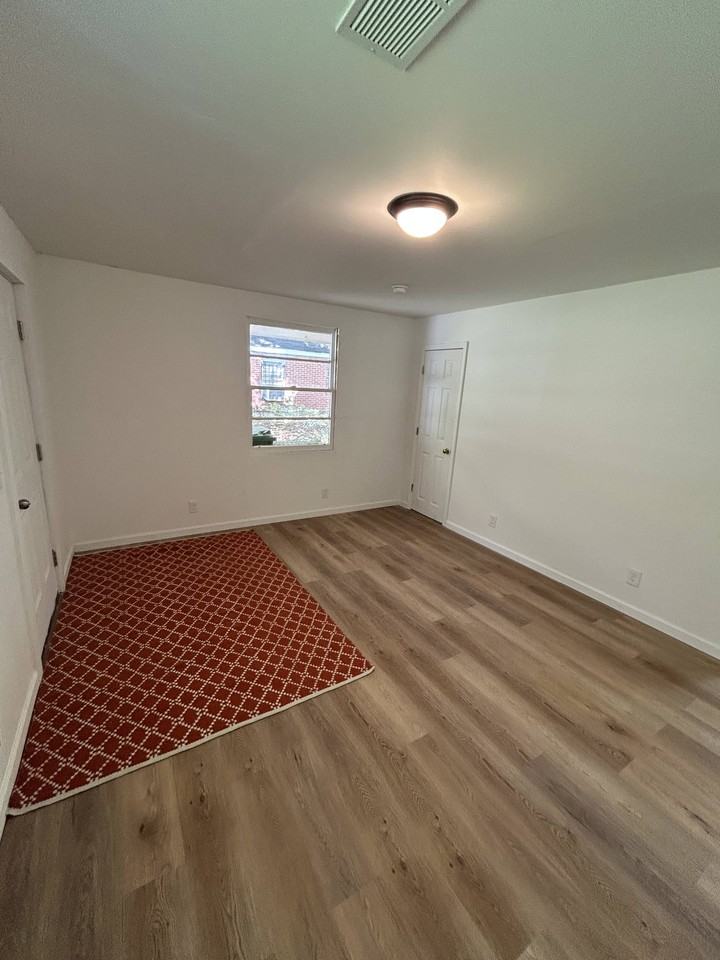 370 Collinwood Ave - Photo 3 of 10