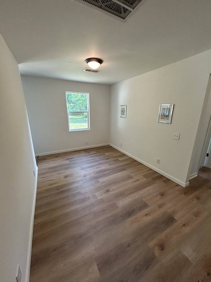 370 Collinwood Ave - Photo 5 of 10