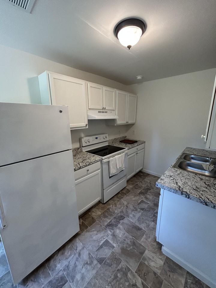 370 Collinwood Ave - Photo 6 of 10