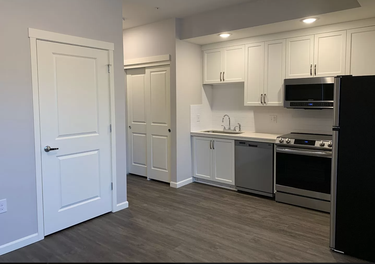 6580 North Greenwich Avenue - Photo 2 of 9