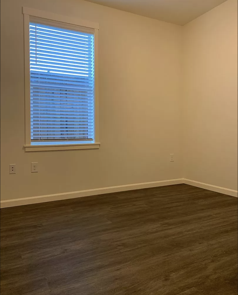 6580 North Greenwich Avenue - Photo 3 of 9