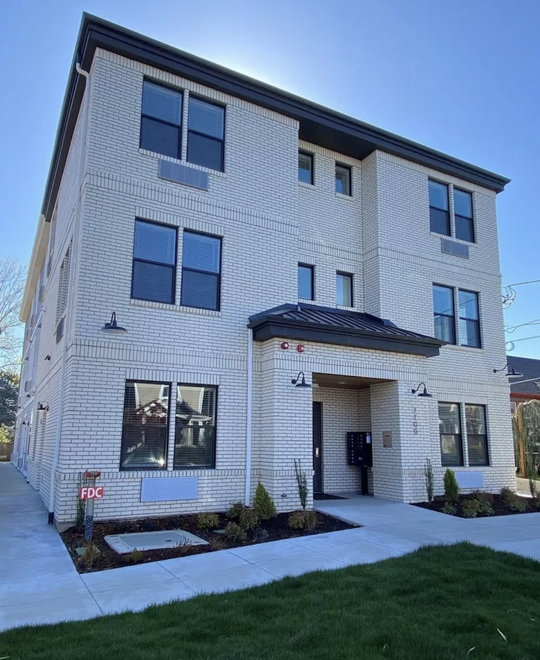6580 North Greenwich Avenue - Photo 5 of 9