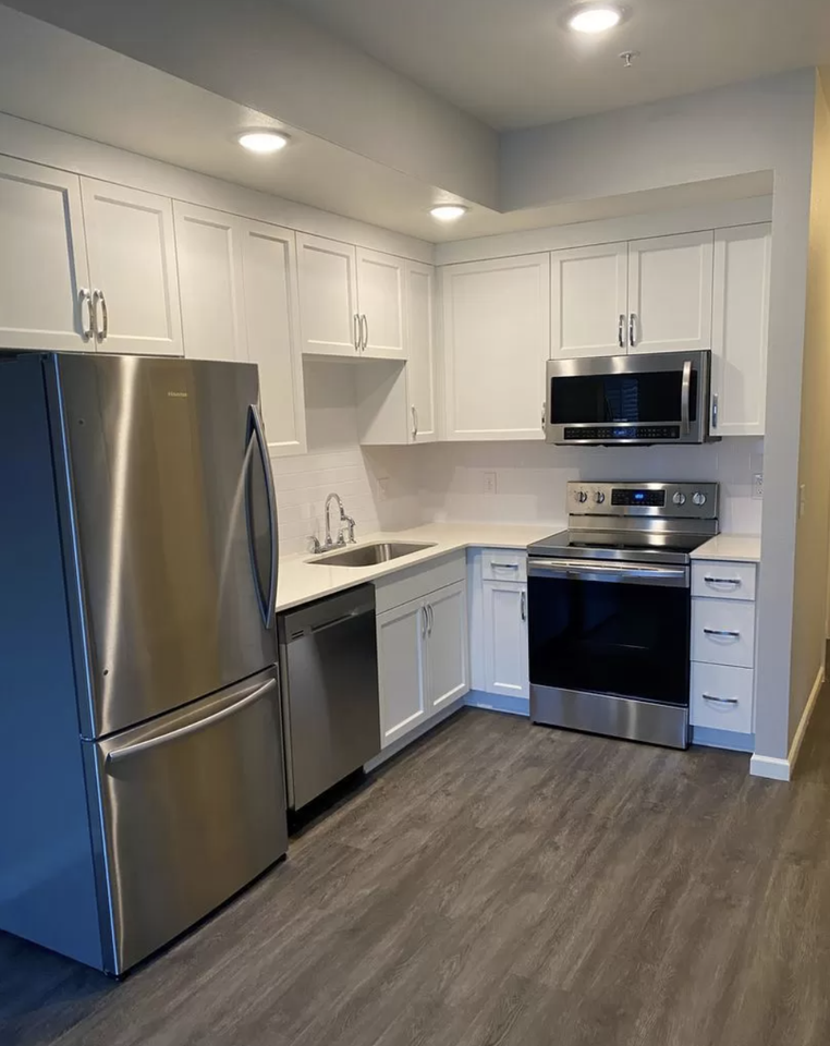 6580 North Greenwich Avenue - Photo 6 of 9
