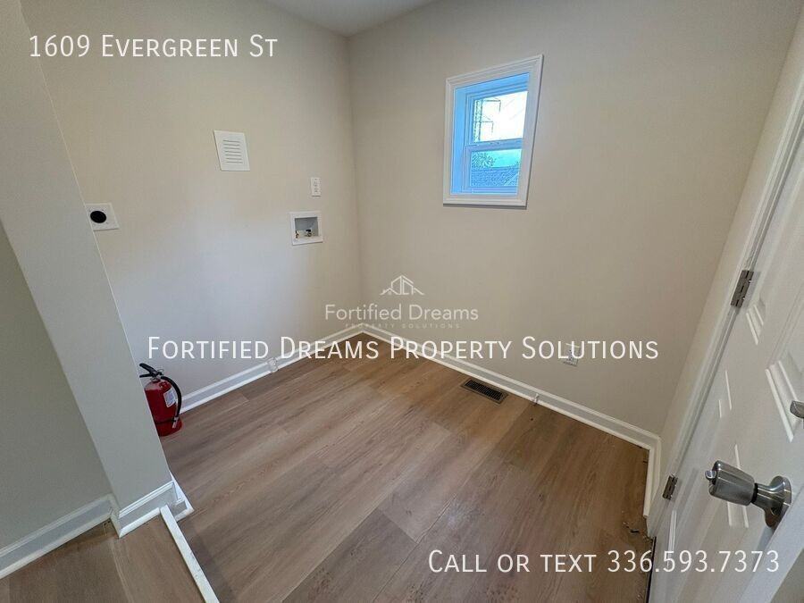 1609 Evergreen St - Photo 3 of 15