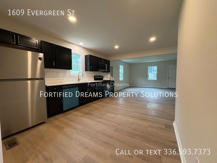 1609 Evergreen St - Photo 4 of 15