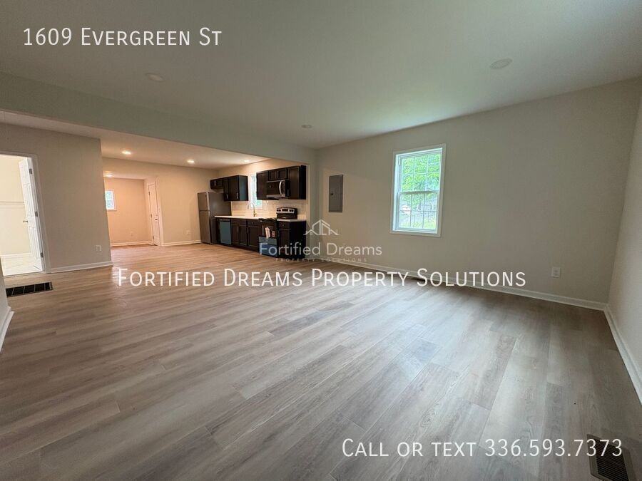 1609 Evergreen St - Photo 5 of 15