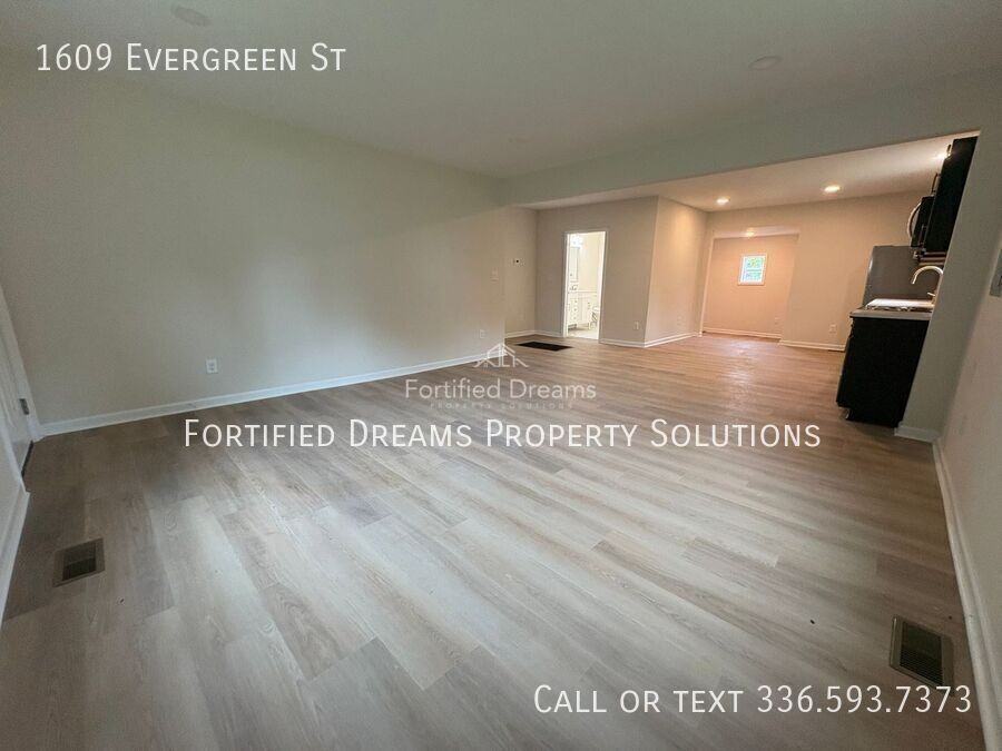 1609 Evergreen St - Photo 6 of 15