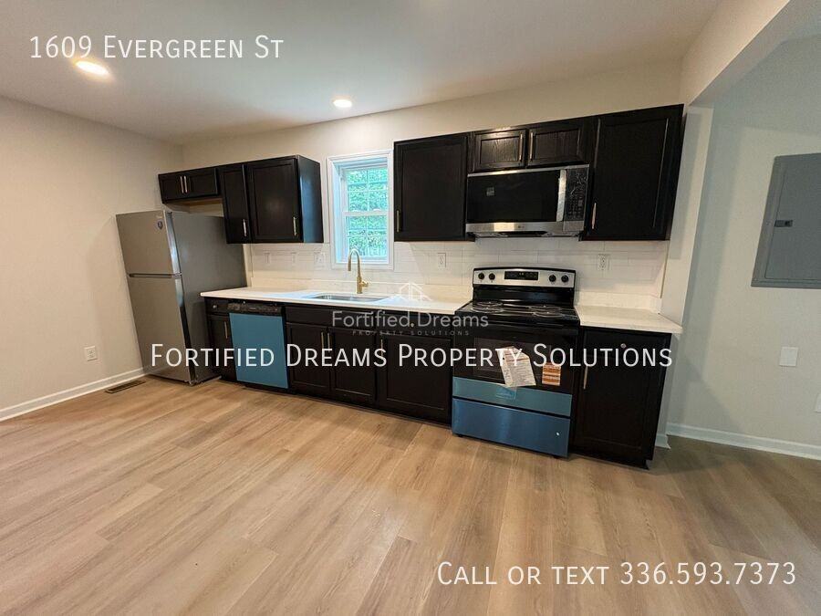 1609 Evergreen St - Photo 7 of 15