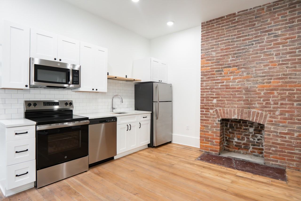 4402 Butler Street - Photo 3 of 32