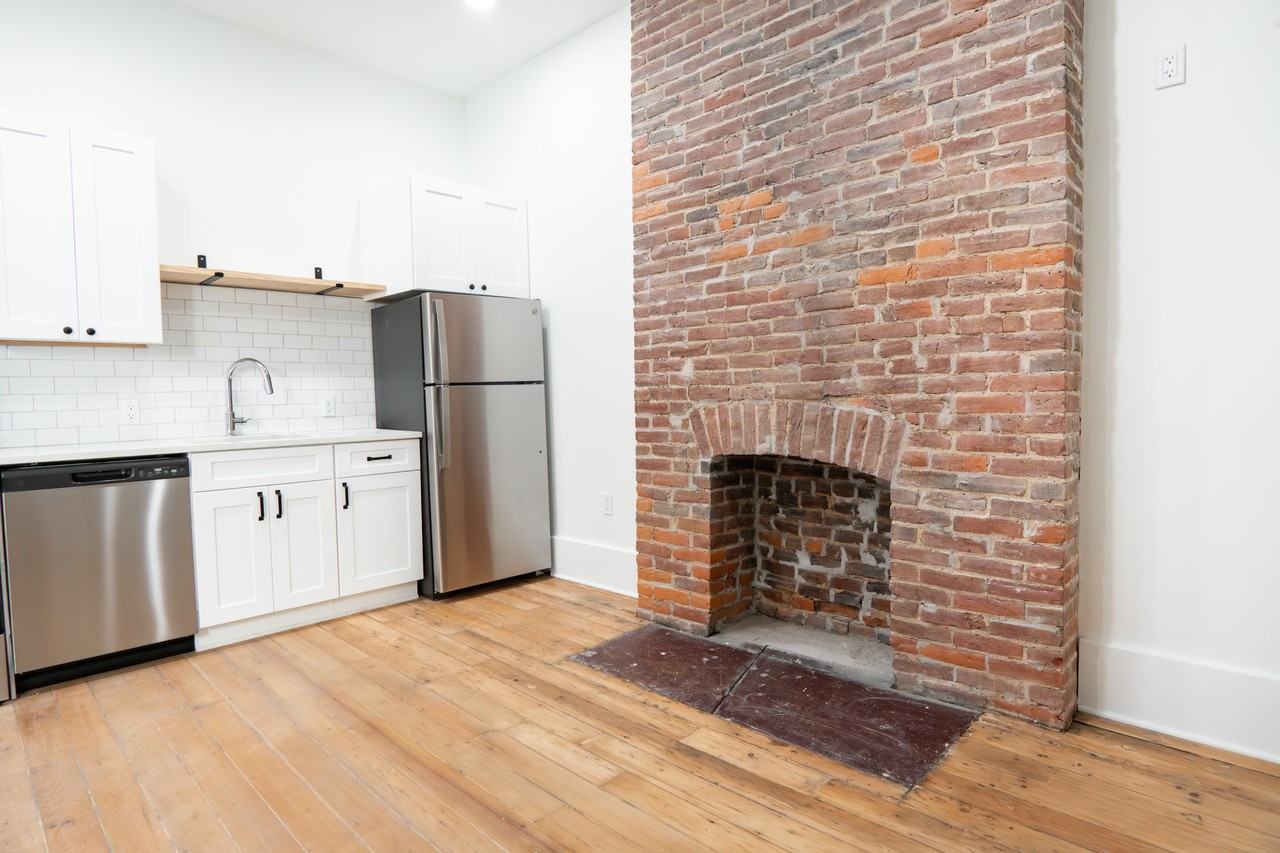 4402 Butler Street - Photo 4 of 32