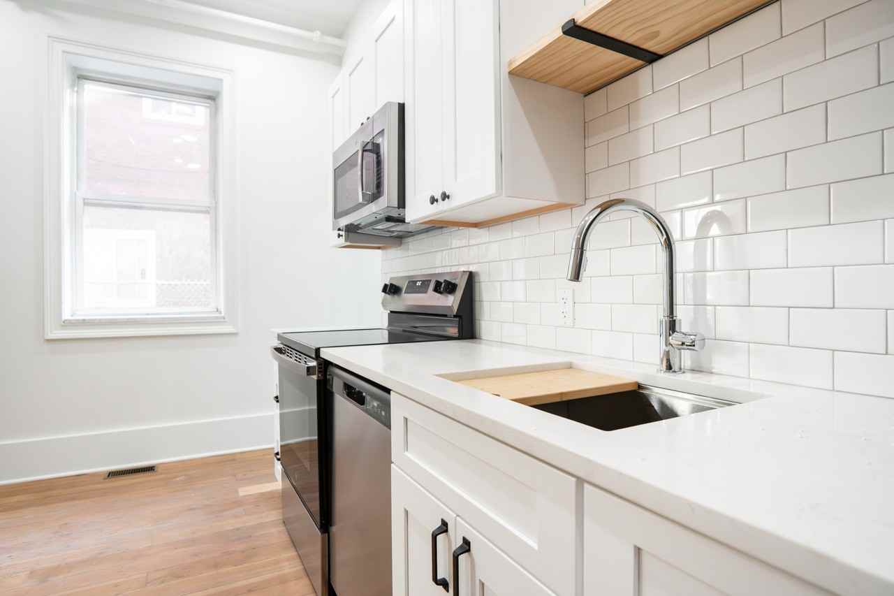4402 Butler Street - Photo 5 of 32