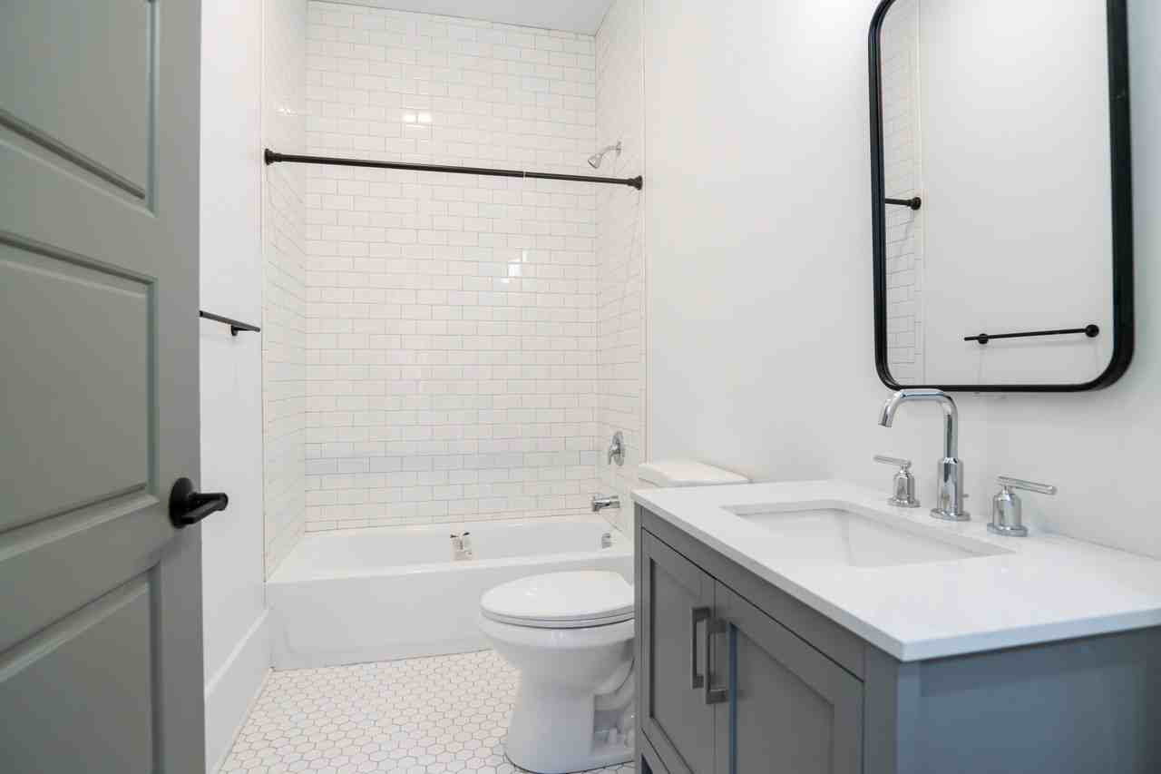 4402 Butler Street - Photo 7 of 32