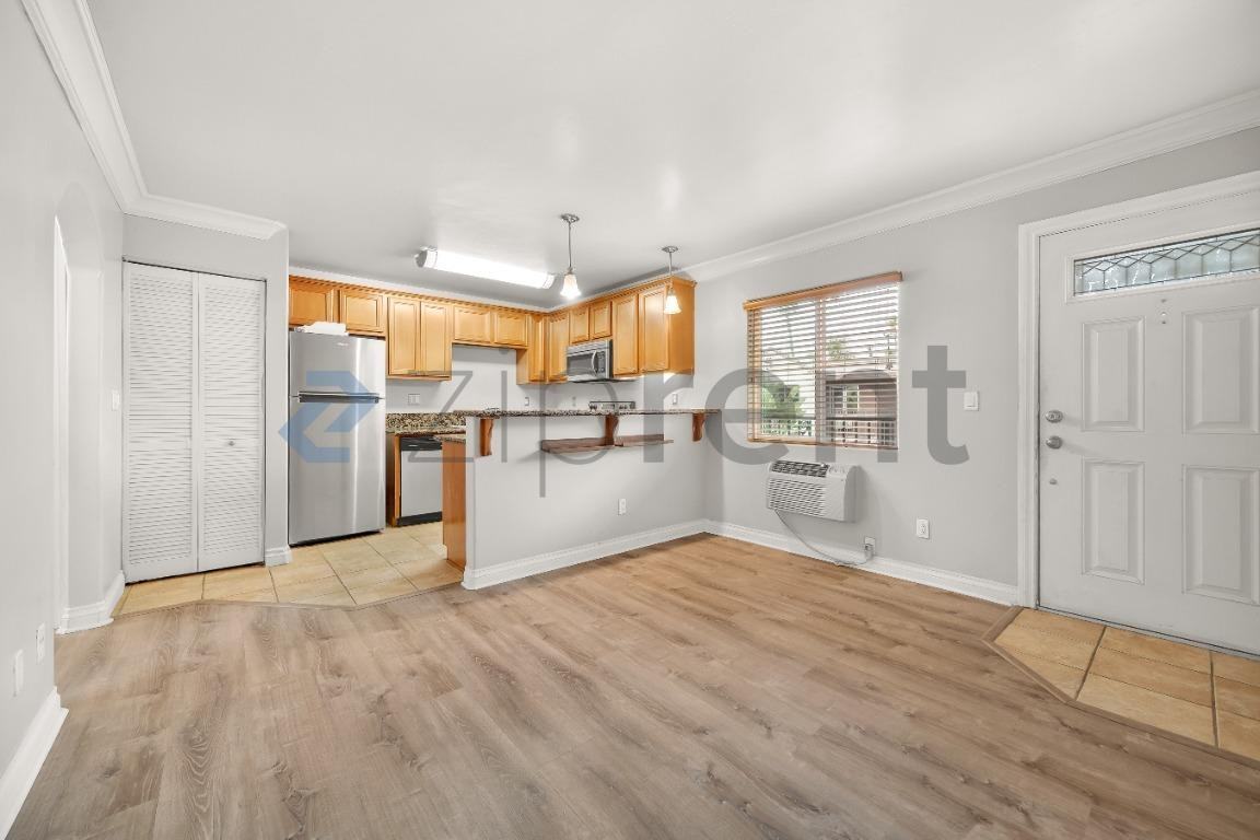 800 N Mollison Ave #48 - Photo 4 of 15