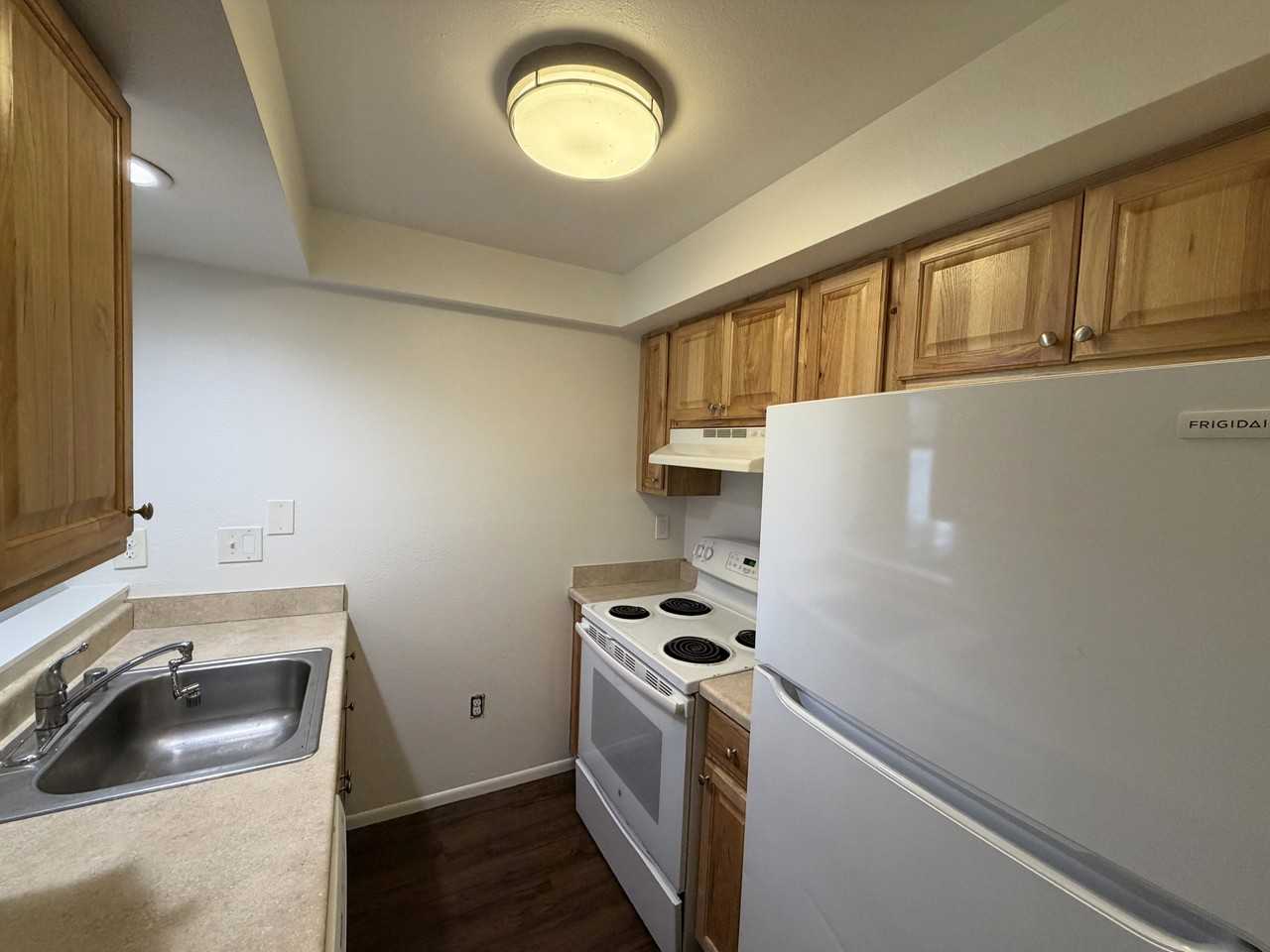 Grand Apartments (3414 S Grand Blvd) - Photo 3 of 12