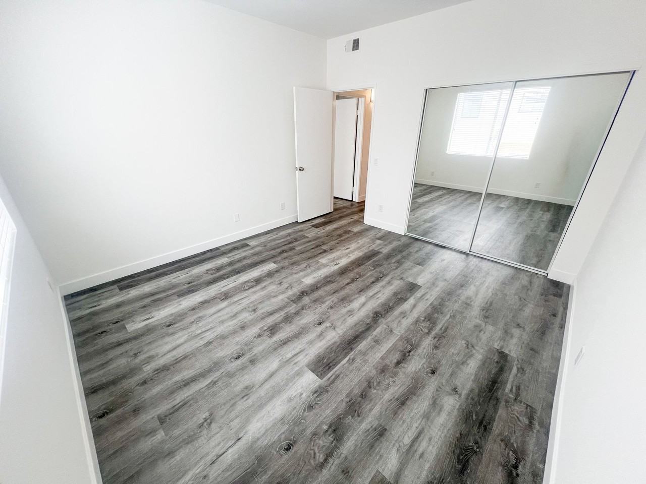 Kerwood Apartments - Photo 4 of 25