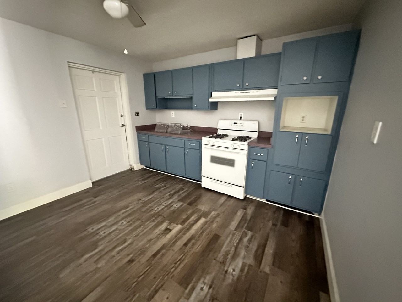 2014 NE 3rd St - Photo 3 of 9