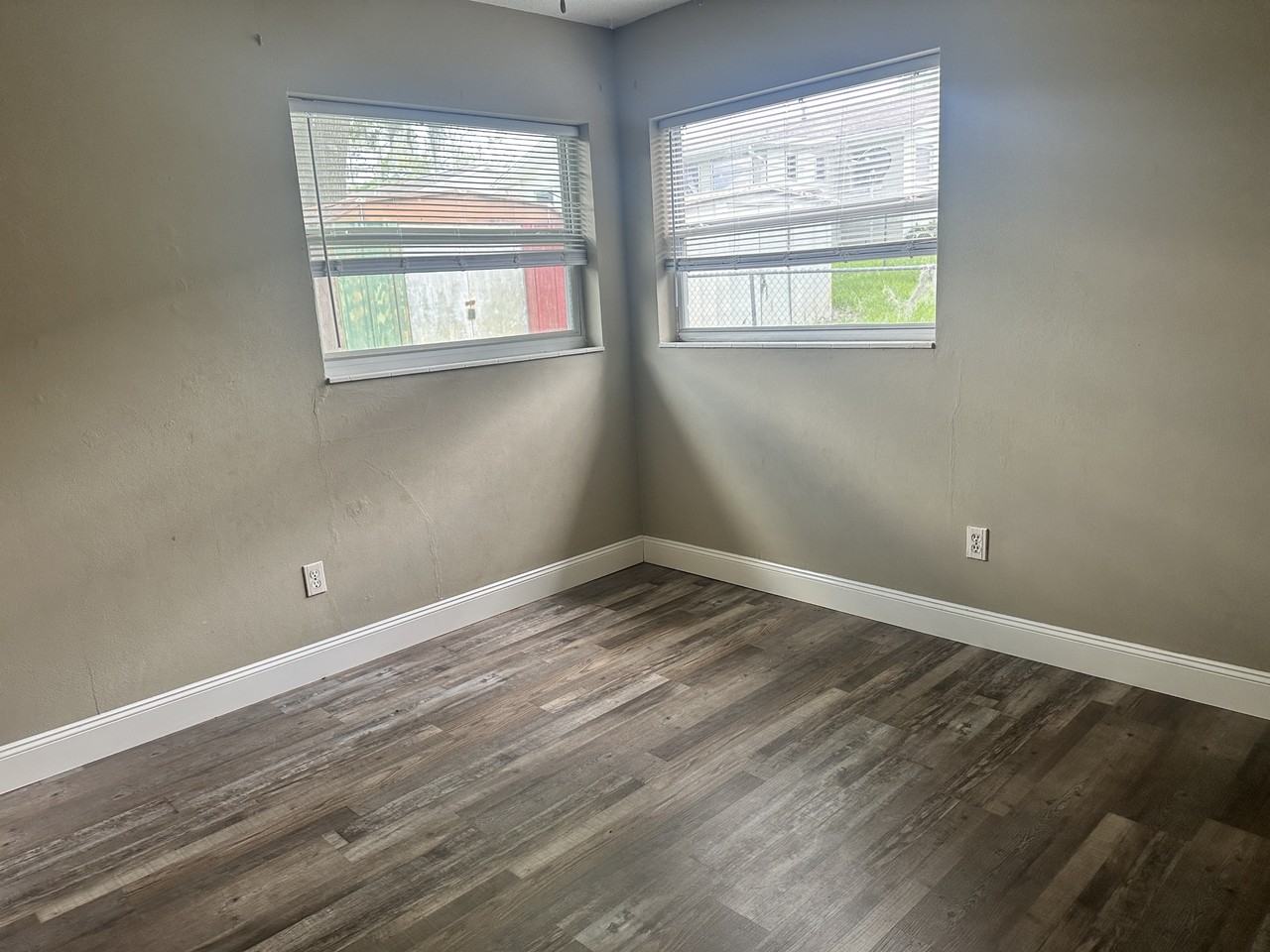 2014 NE 3rd St - Photo 5 of 9