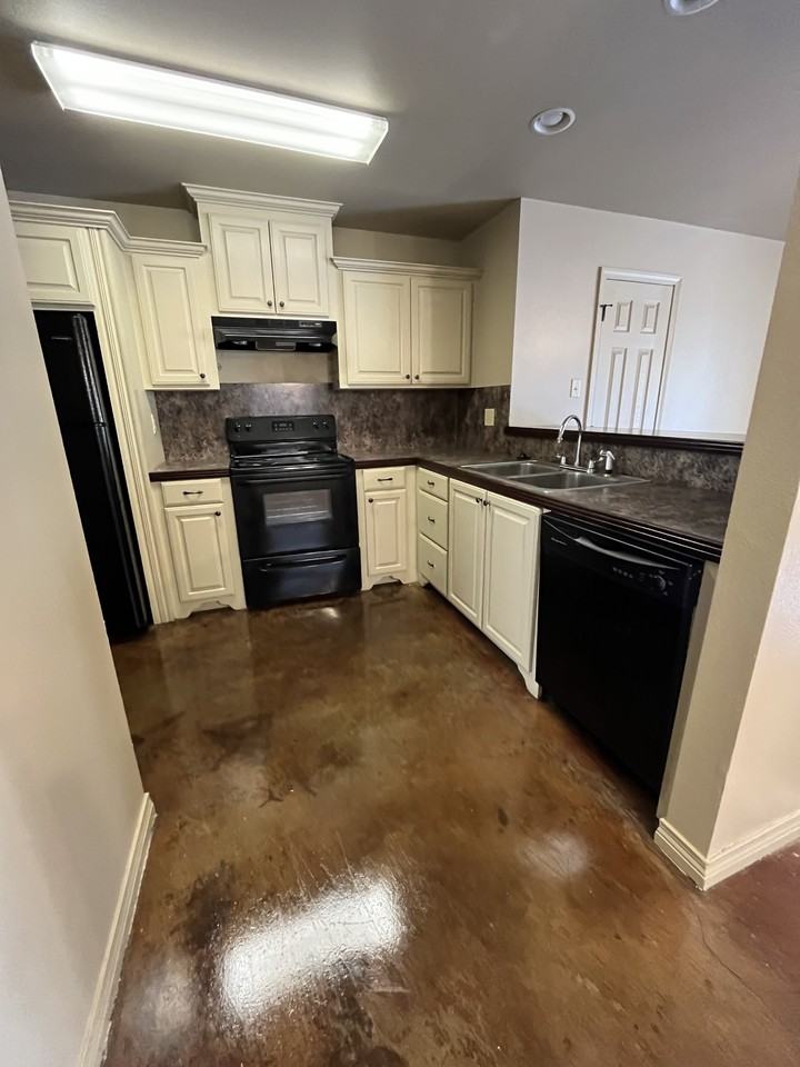 Bayou Pointe - Photo 2 of 10