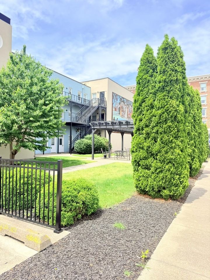 151 North Fountain Street - Photo 5 of 50