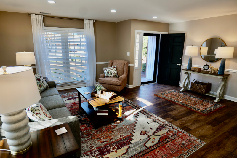 3602 N Mcmillan Ave - Photo 3 of 20
