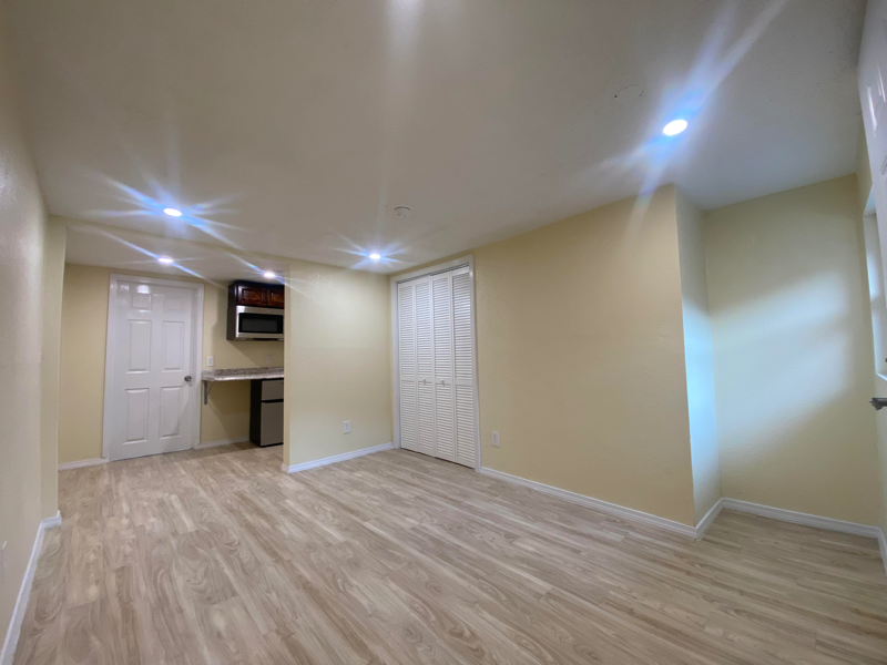 2221 Gold Ave #B - Photo 3 of 5