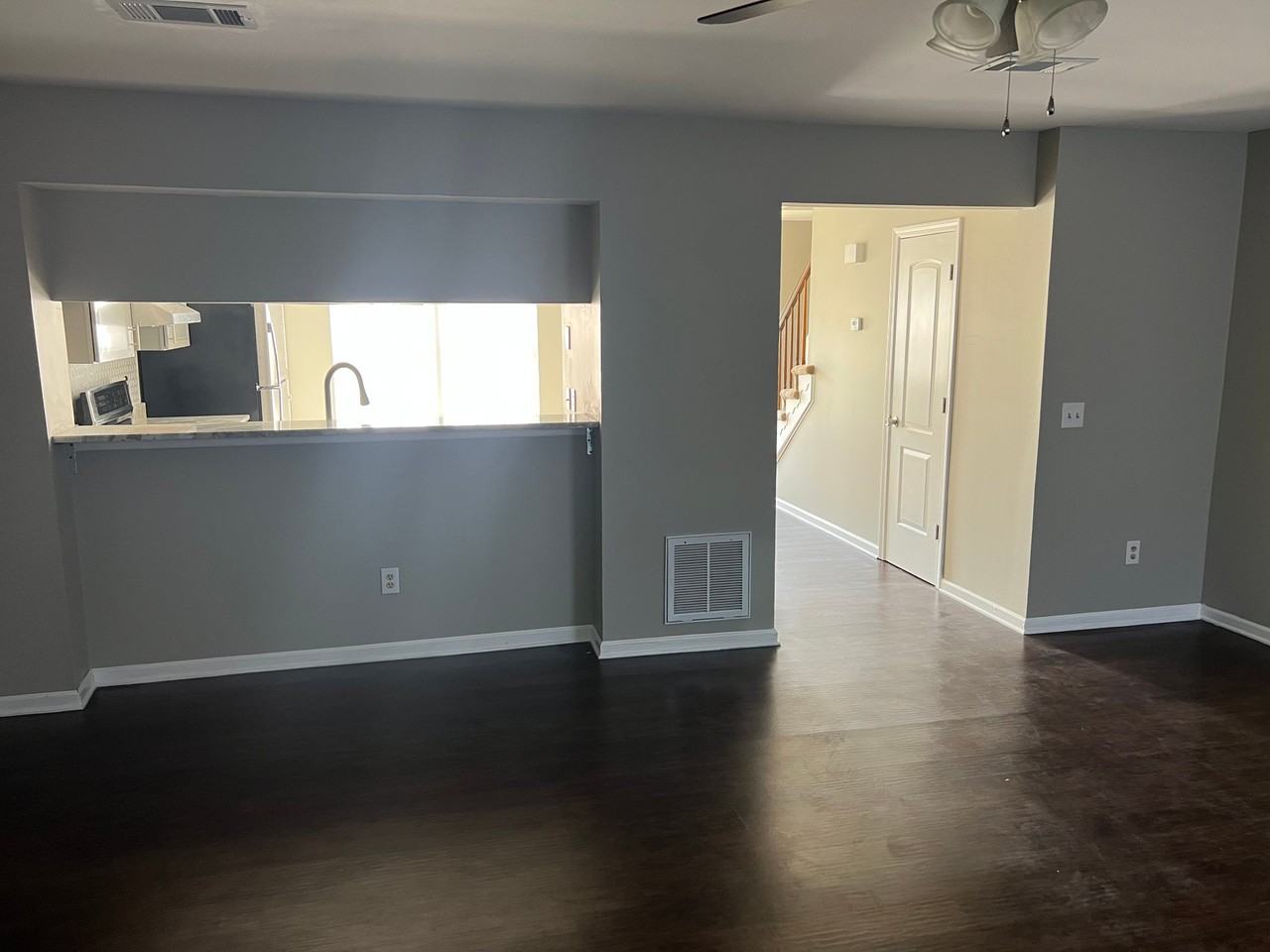 522 Hollomon Dr - Photo 3 of 8