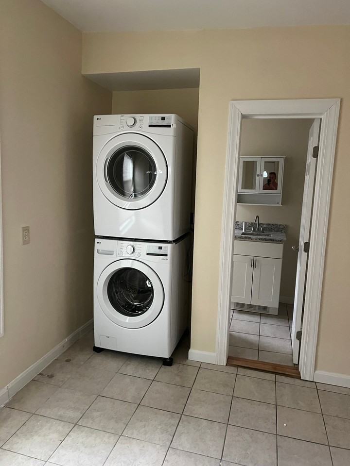 107 University Ave #R - Photo 5 of 16