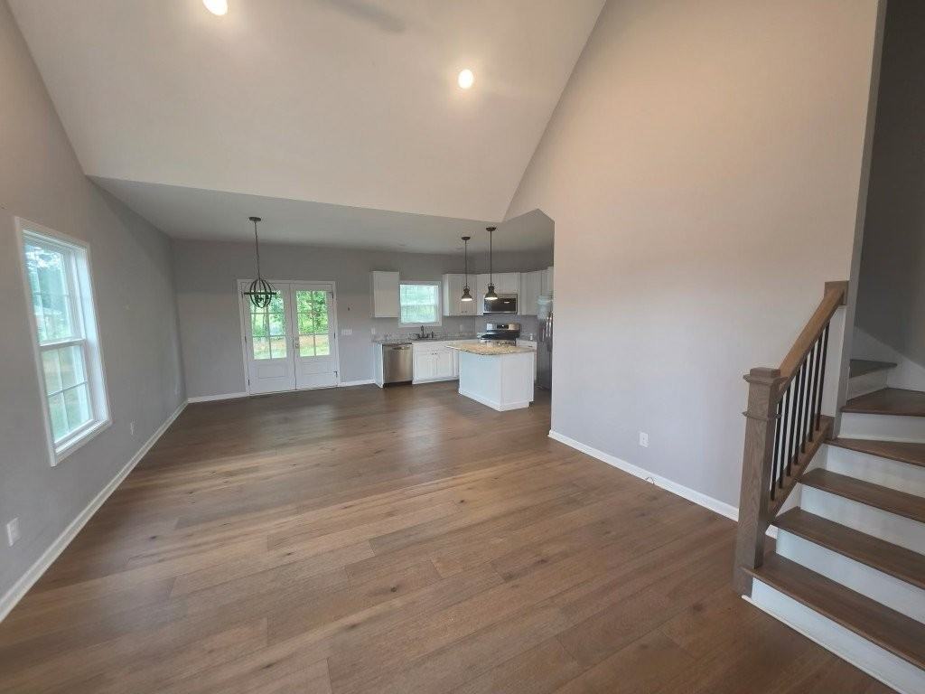 202 Cherokee Dr - Photo 2 of 10
