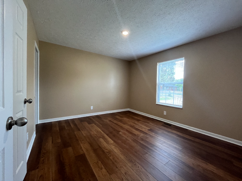905 Spruce St - Photo 3 of 24