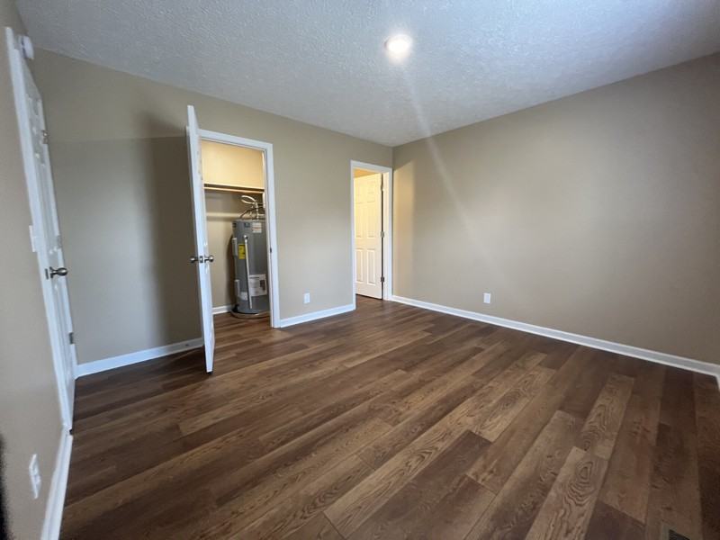 905 Spruce St - Photo 4 of 24