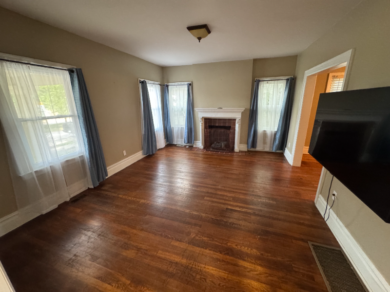 1212 10th St - Photo 4 of 16