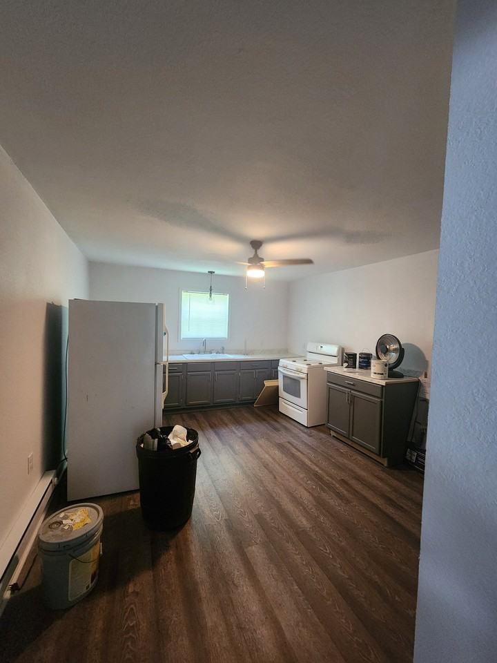 206 E Peck St - Photo 2 of 8