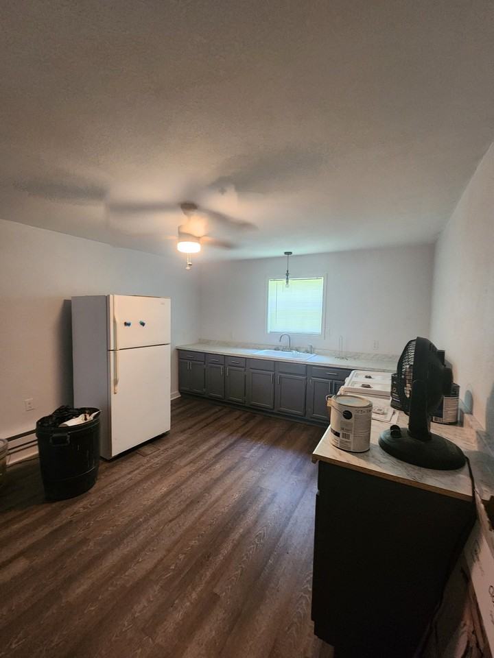 206 E Peck St - Photo 3 of 8