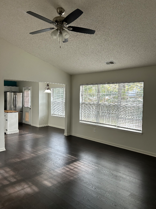 305 Rose Marie Dr - Photo 3 of 18