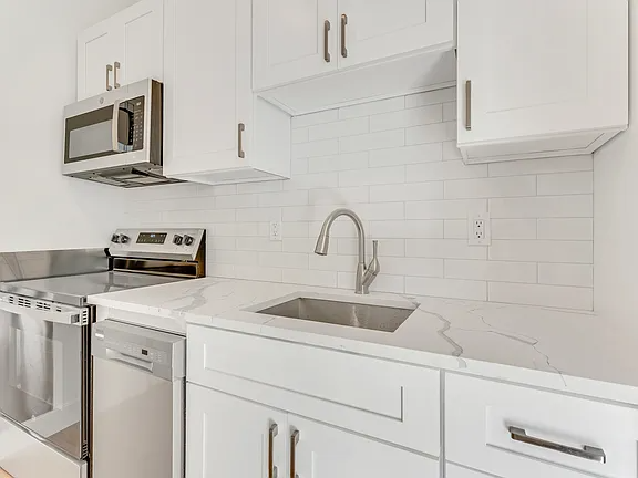 3517 N 16th St #10 - Photo 5 of 16