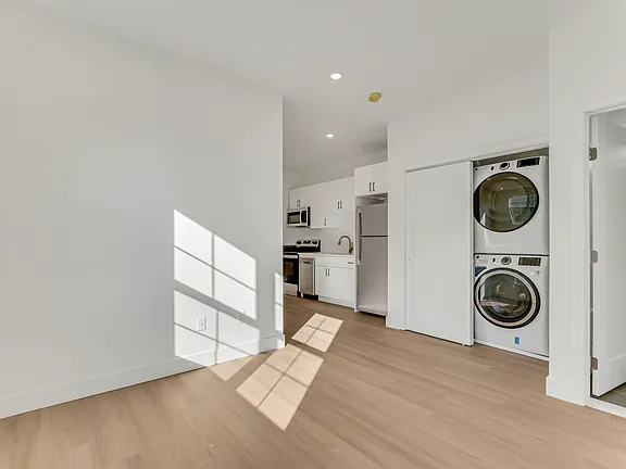 3517 N 16th St #10 - Photo 6 of 16