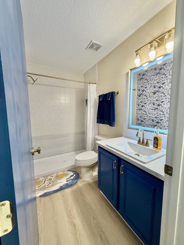 808 Ne 5th Ave #A - Photo 3 of 17