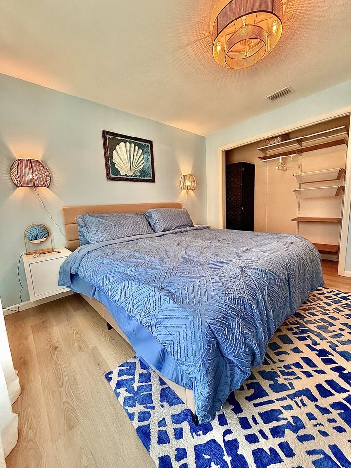 808 Ne 5th Ave #A - Photo 6 of 17