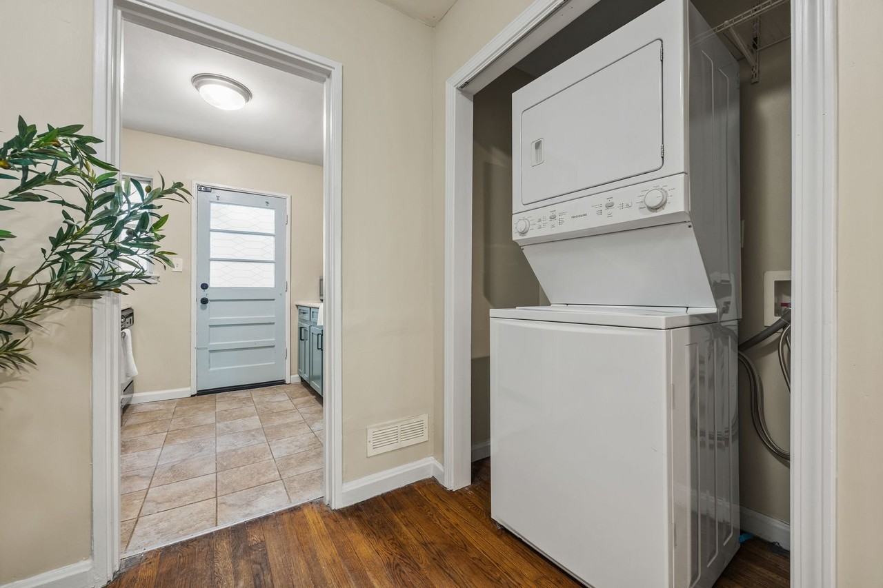 2160 Lenox Rd Ne - Photo 3 of 18