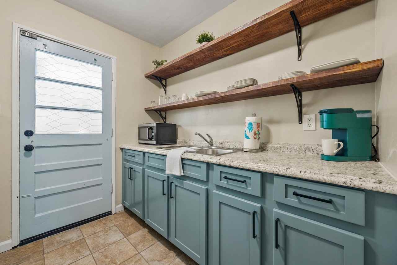 2160 Lenox Rd Ne - Photo 5 of 18