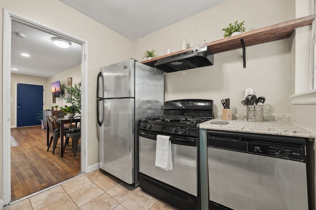 2160 Lenox Rd Ne - Photo 6 of 18