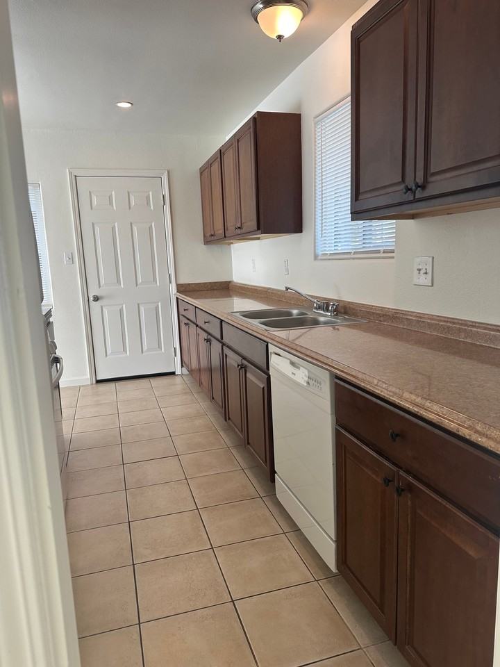 44900 Rubidoux St - Photo 4 of 25