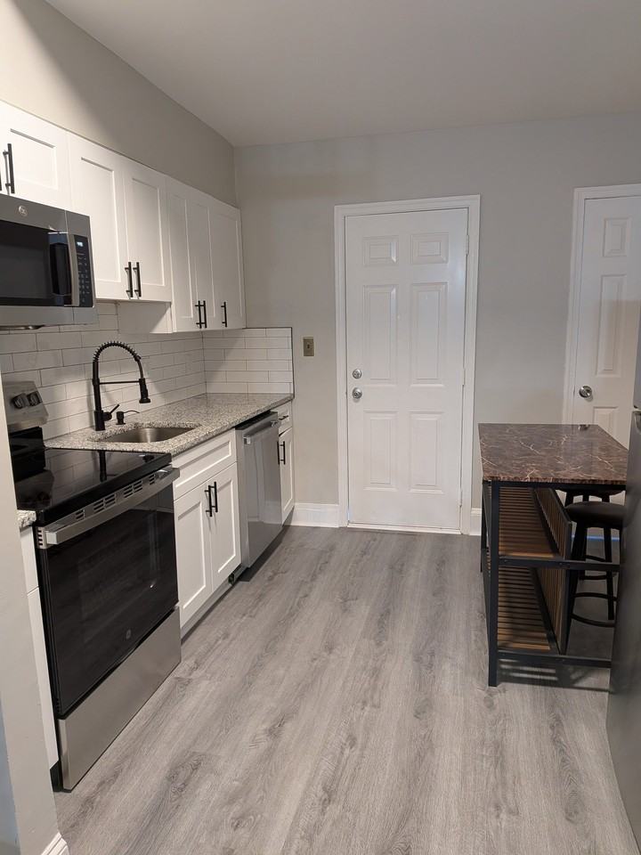 806 N Van Buren St #1REAR - Photo 3 of 10