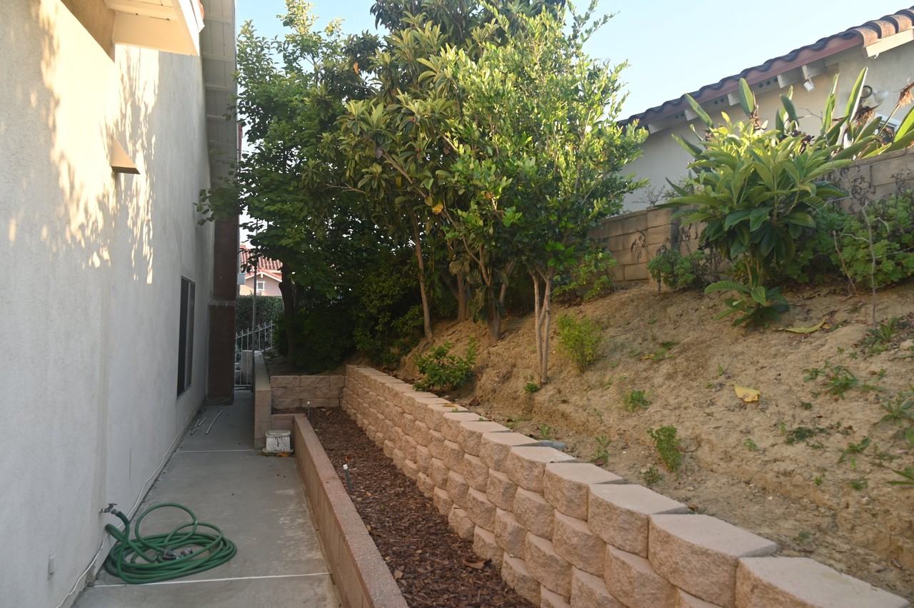 920 W Adams Ave - Photo 6 of 20
