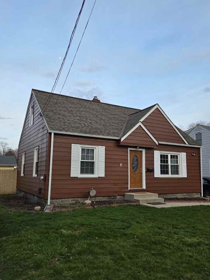 143 Hartshorn Dr - Photo 2 of 11